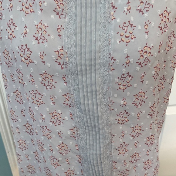 LC Lauren Conrad Floral Blouse - Light Gray and Red - Picture 3 of 4